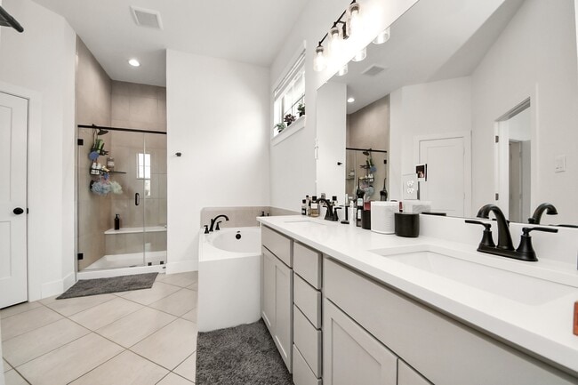 Building Photo - 4942 Carranza Ct