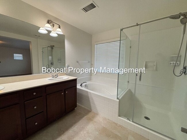 Building Photo - 100 Deschutes Dr