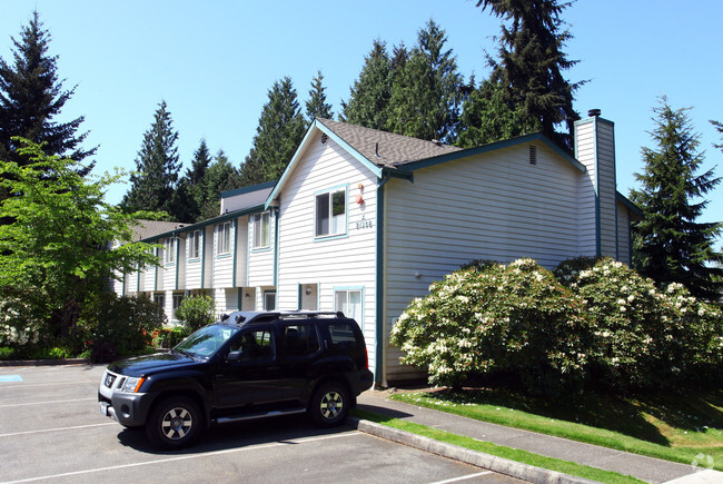 Building Photo - Hill Crest Condominiums