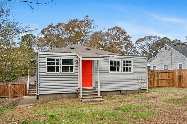 Building Photo - 1124 Graymont Dr SW