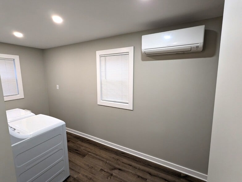 Laundry Room (2nd floor- near bathroom) - 5012 Dearborn St