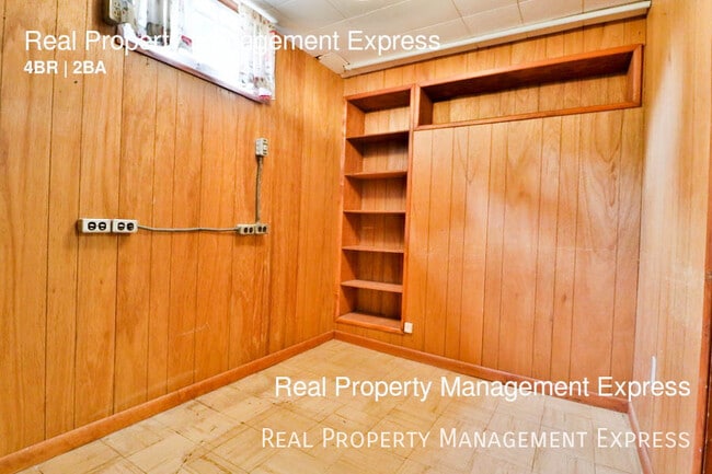 Building Photo - Beautiful 4 bedroom 2 bathroom single fami...