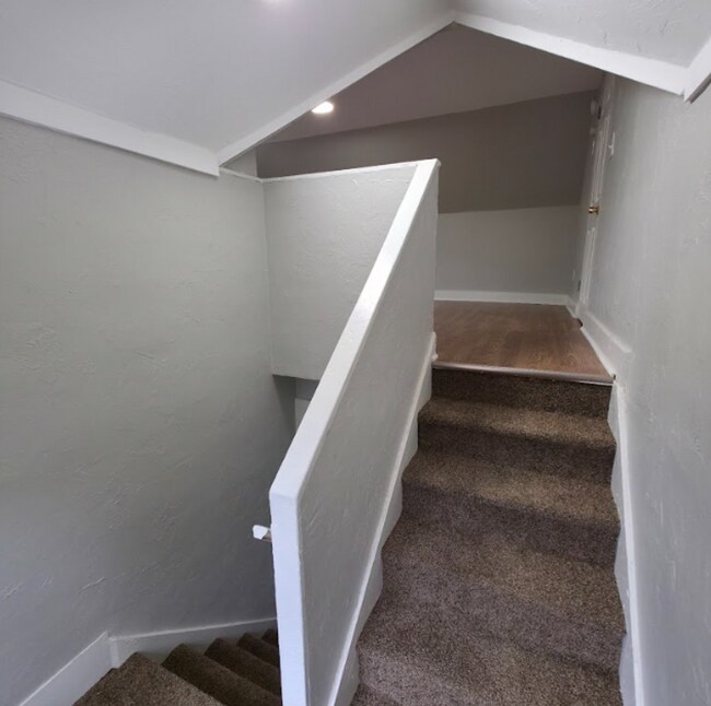 Building Photo - Newly remodeled 4 bedroom 1.5 bath single ...
