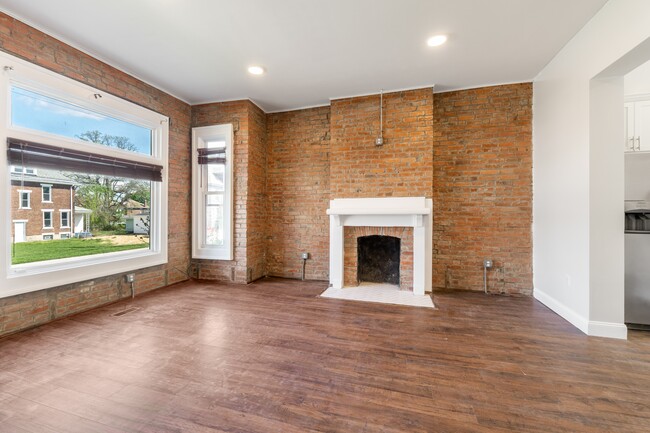 Building Photo - 307 Taylor Ave