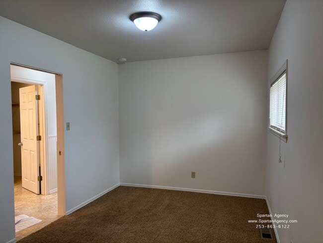 Building Photo - 1405 4th Ave NW