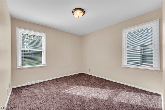 Building Photo - 9716 Alexander Rd