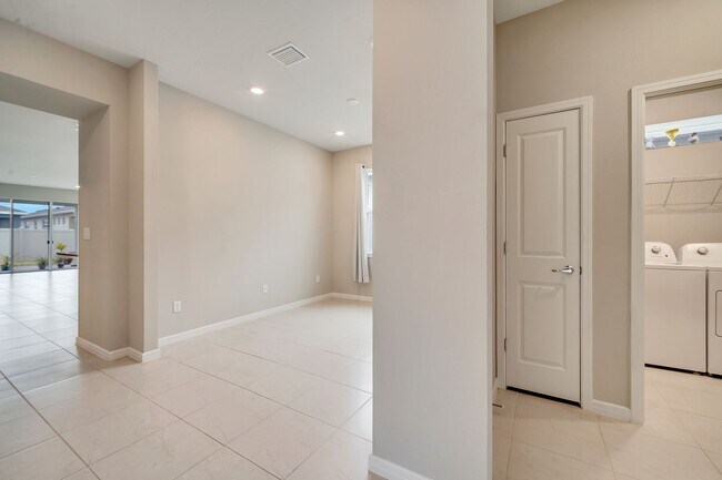 Building Photo - 1848 Spring Shower Circle