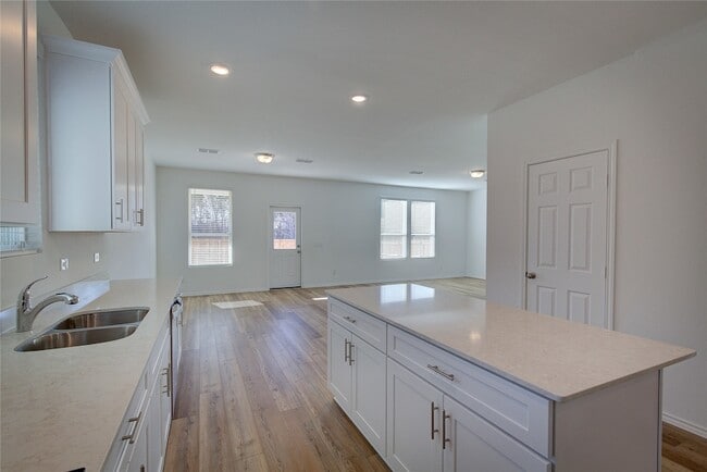 Building Photo - 1418 Tramore Wy