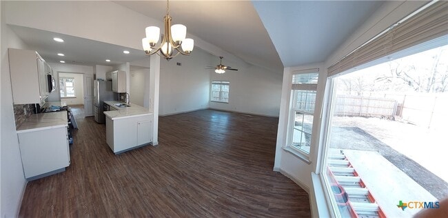 Building Photo - 1706 Creek Bend Cir