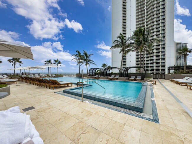 Building Photo - 3100 N Ocean Dr