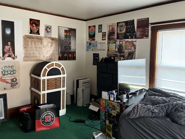 Building Photo - 3 bed 1 bath near UWEC! Available June 1st