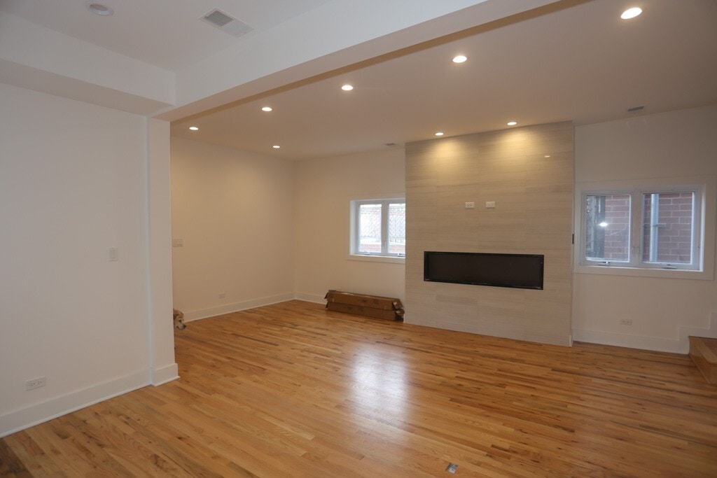 Building Photo - 1637 N Clybourn Ave