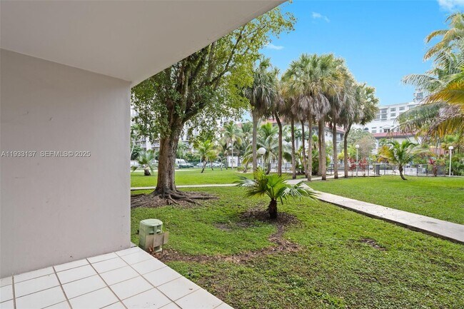 Building Photo - 8107 SW 72nd Ave