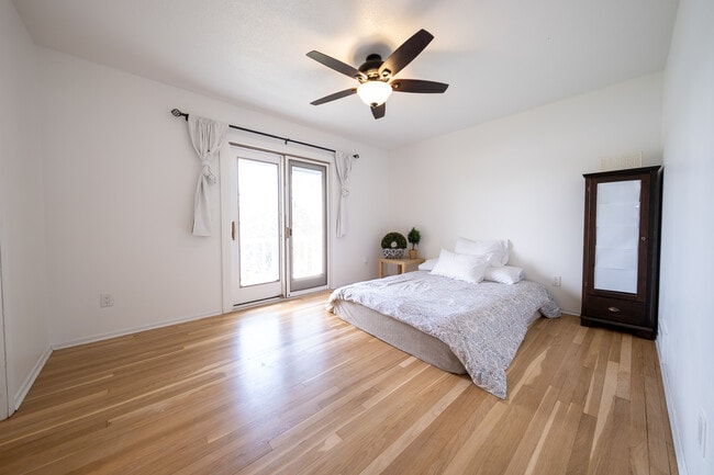 Building Photo - 8564 Lincoln St