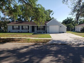 Building Photo - Annual Rental: Fully Remodeled! Charming Single-family Home with Single car garage