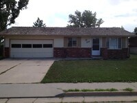 Building Photo - Beautiful 3 Bed/1.5 Bath Ranch Style Home