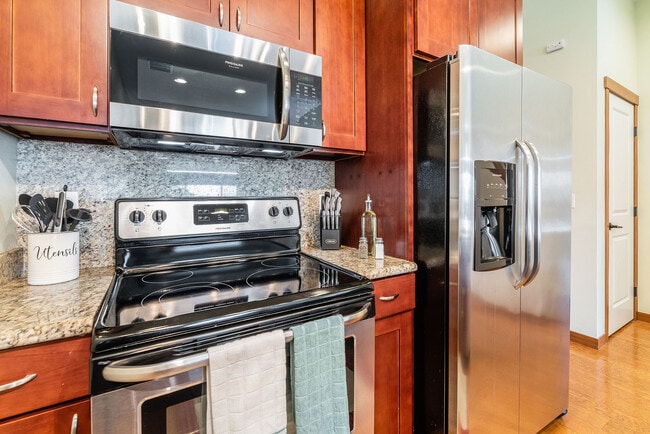 Building Photo - Lincoln Square Townhomes