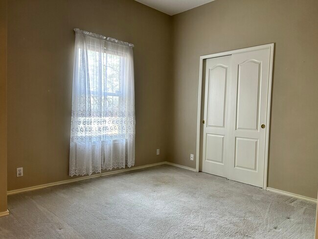 Building Photo - 5706 Quail Crown