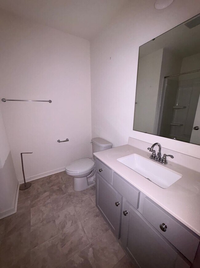 Building Photo - 3BR/2.5BA Townshoue in Mallard Creek