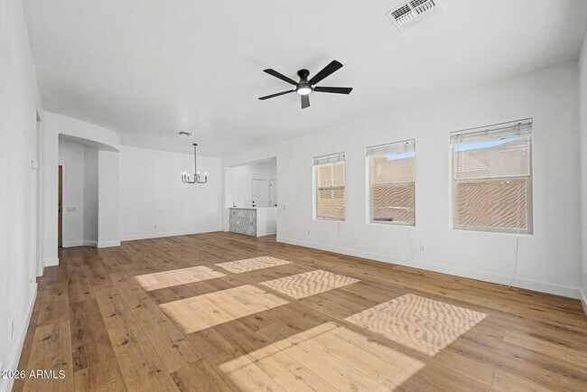 Building Photo - 706 E Las Colinas Pl
