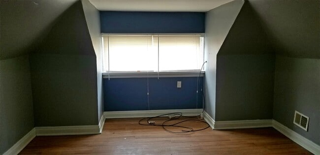 Building Photo - 8608 S Kingston Ave