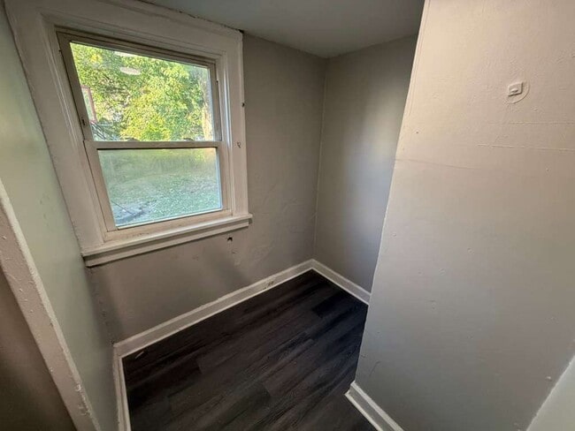 Building Photo - 3 BED 1 BATH BEAUTIFUL HOME IN CLEVELAND!
