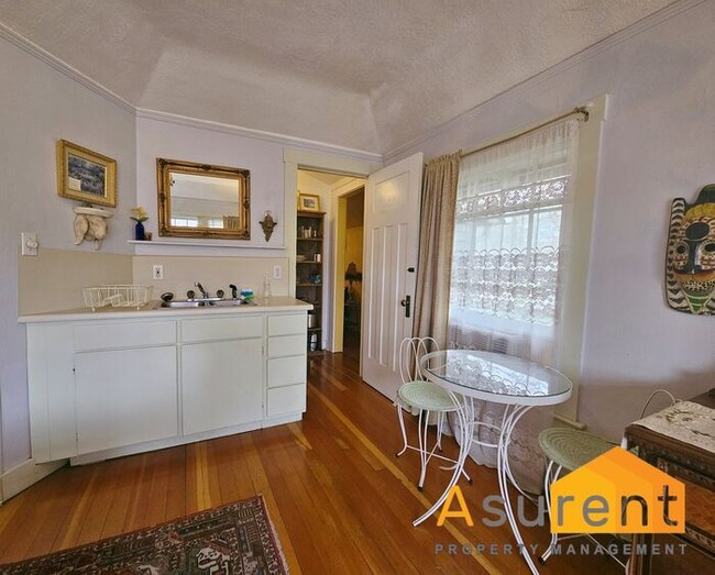 Building Photo - Charming Furnished unit in downtown Ashland