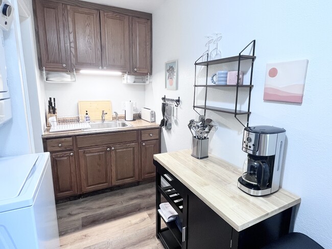 Building Photo - Rocky Court