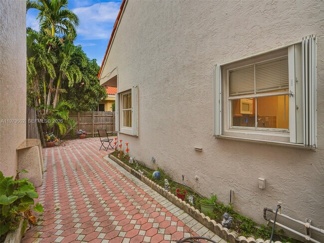 Building Photo - 3745 Piccadilly St