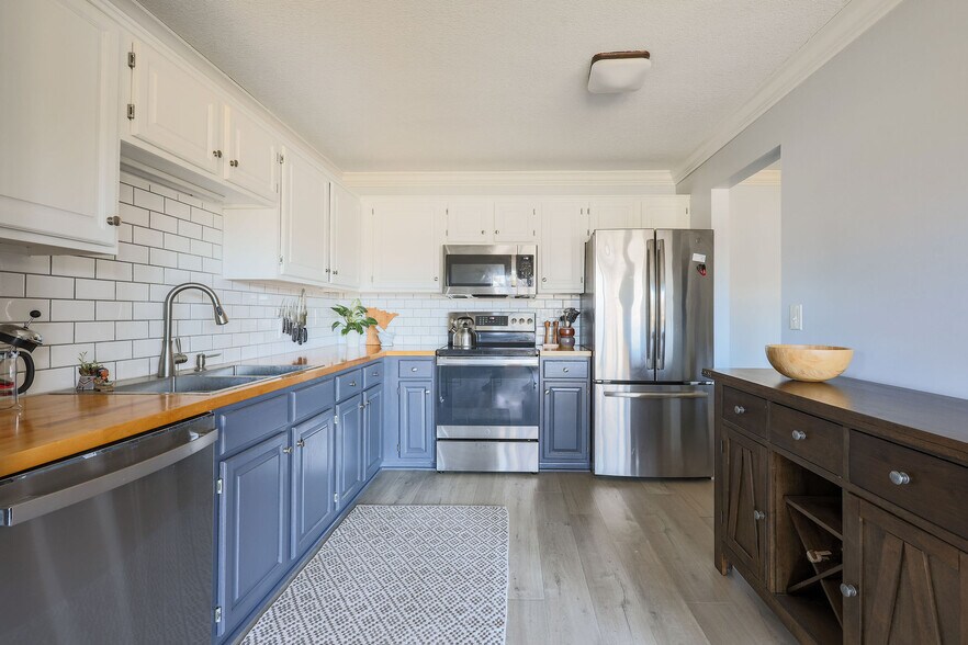 Building Photo - 14431 Fairway Dr