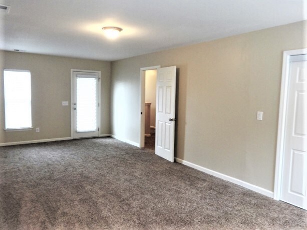Building Photo - 245 Old Savannah Dr