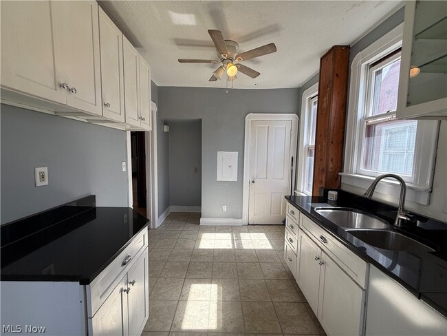 Building Photo - 3860 W 37th St