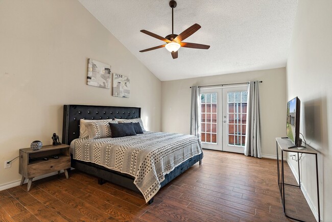 Building Photo - Captivating 3-Bedroom Escape with Private Deck & HOA Pool Access in Grand Prairie!