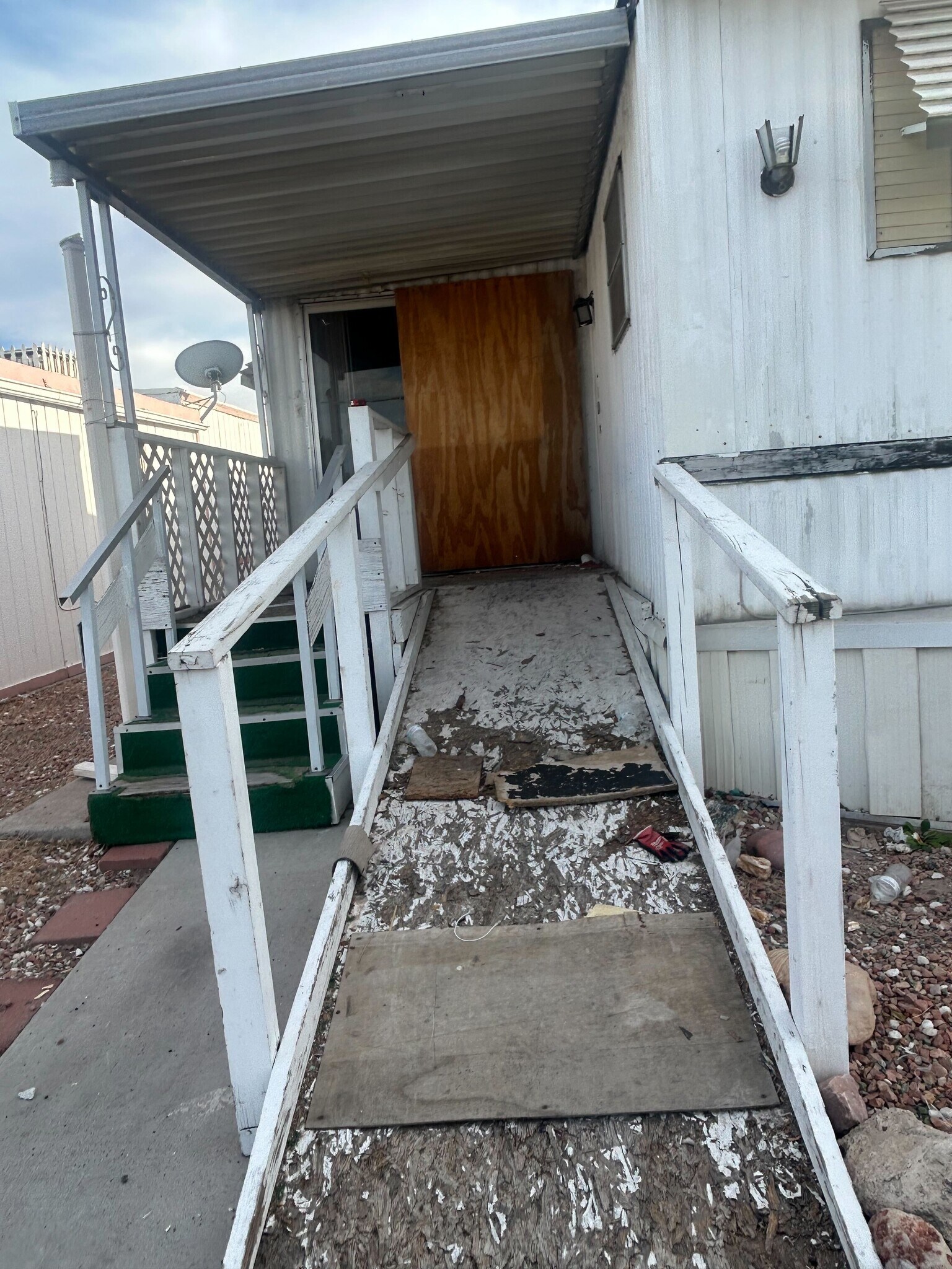 Building Photo - 3601 E Wyoming Ave