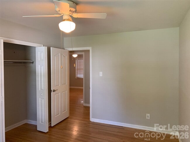 Building Photo - 1130 Cheddington Dr