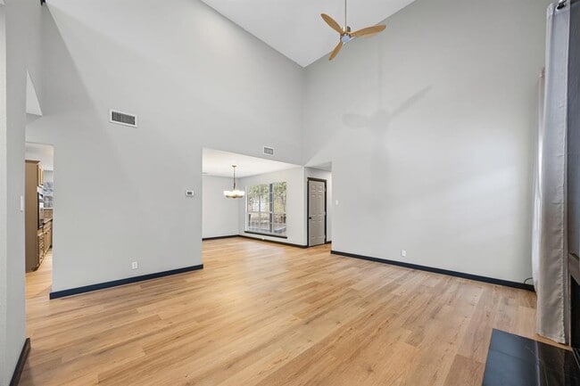 Building Photo - 903 Lipan Trail