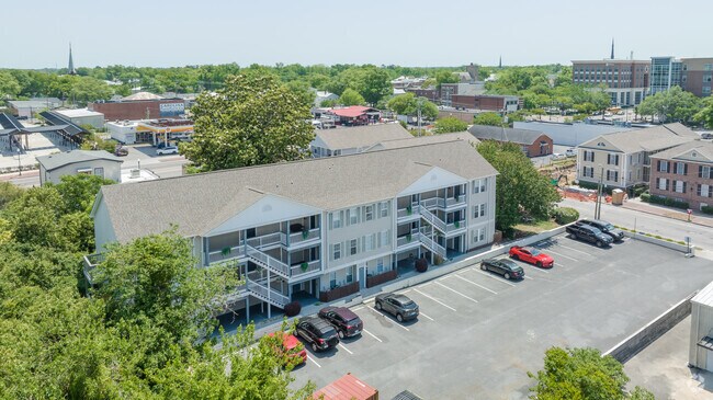 Building Photo - Riverview Apartments