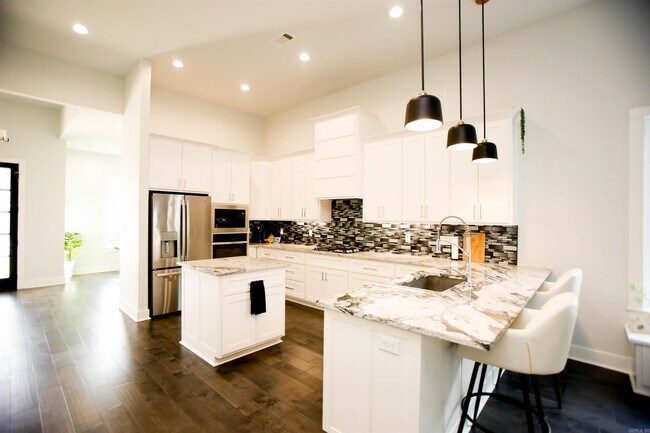 Building Photo - 65 Saffron Cir