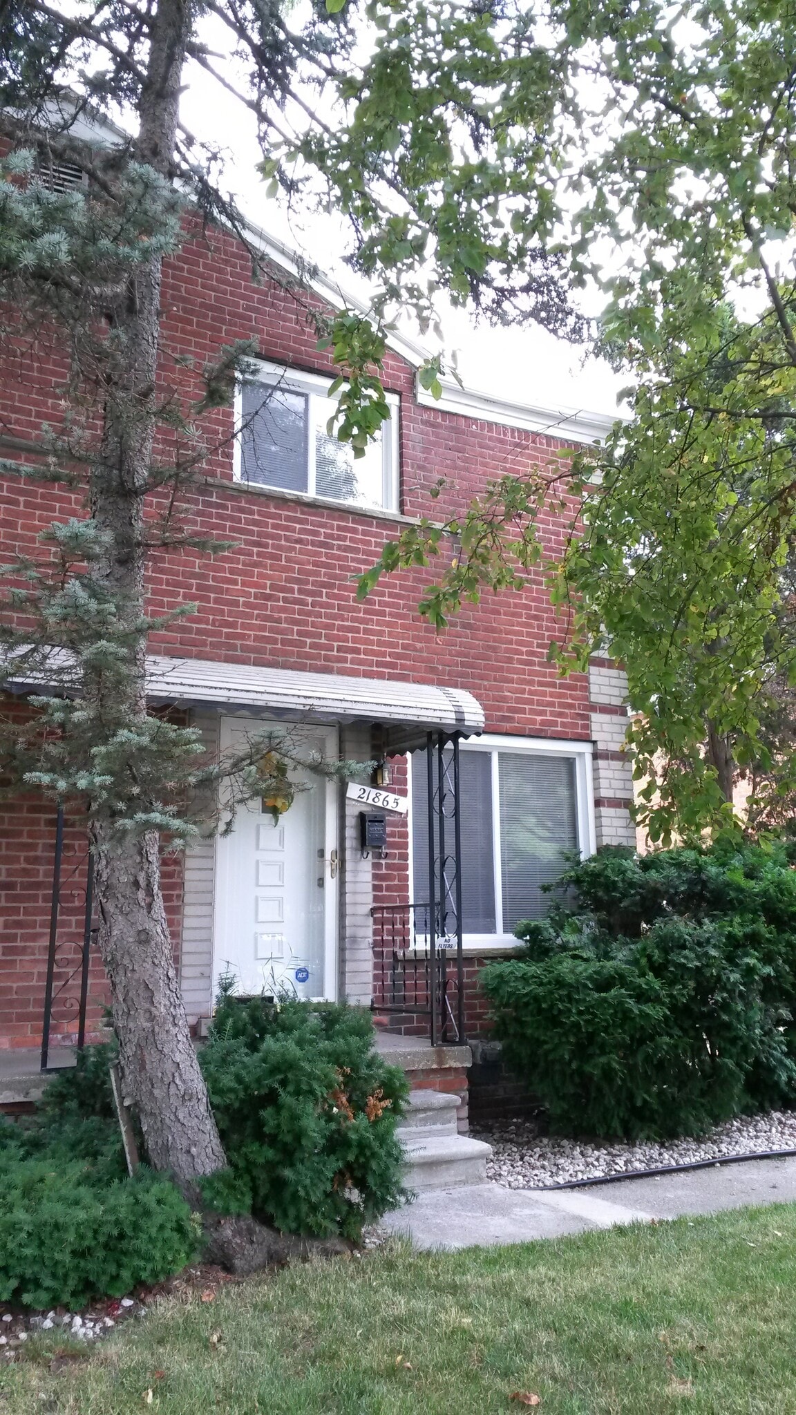 Front - 21865 Coolidge Highway