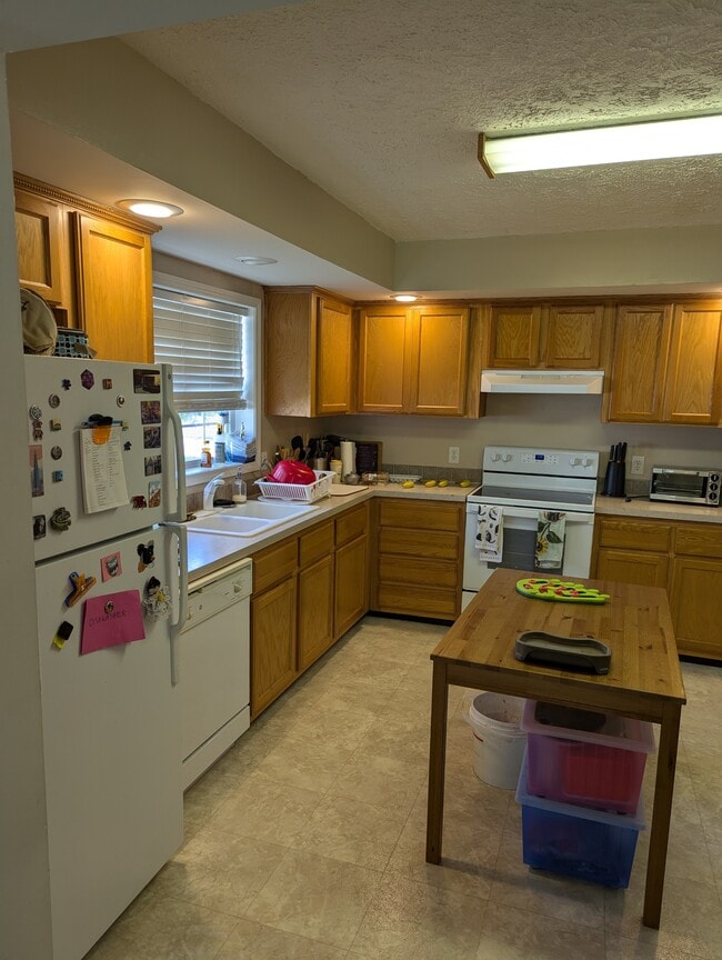 Building Photo - 2306 E Delaware Ave