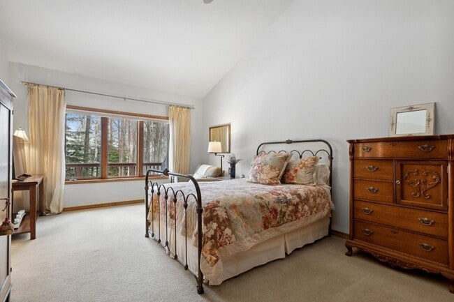 Building Photo - 3 bedroom, 2.5 bath townhome, close to Whitefish Lake State Park and the Golf Course