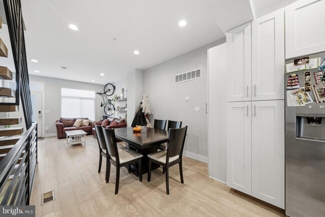 Building Photo - 1728 Ingersoll St