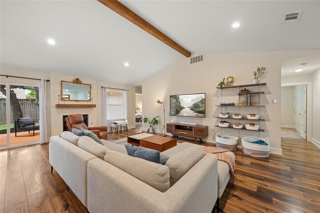 Building Photo - 4902 Pelham Dr