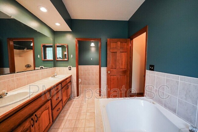 Building Photo - 165 Battleground Rd