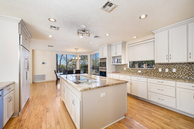 Building Photo - 3 Birnam Oaks