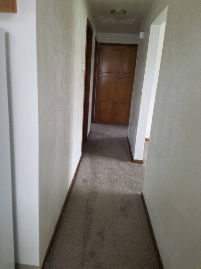 Building Photo - 2415-2425-2425 Wooddale Ave NE