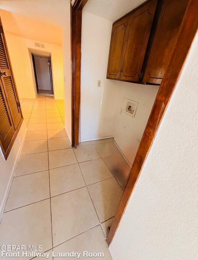 Building Photo - 10555 Kinross Ave