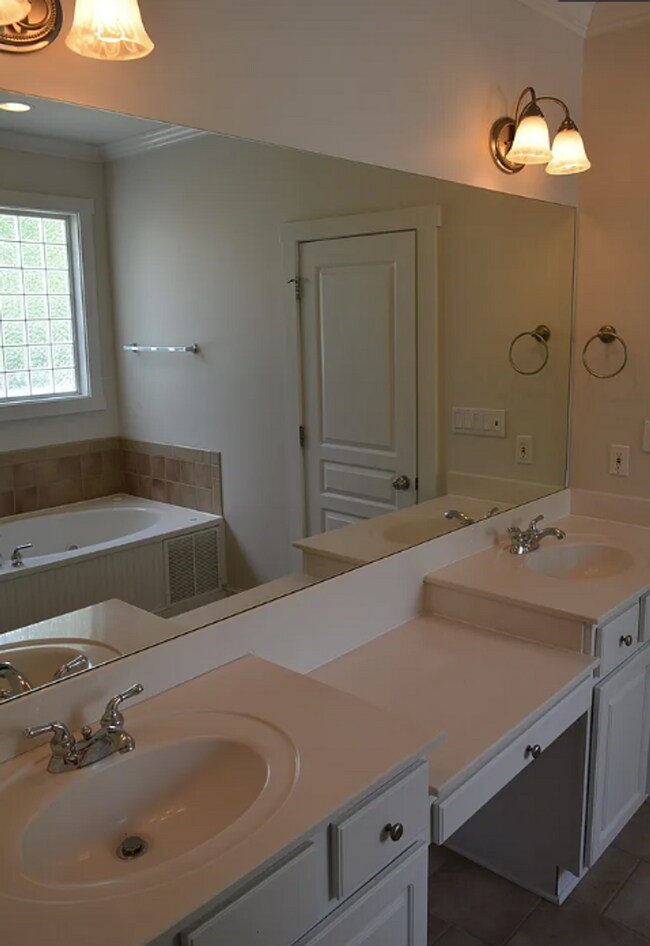 Building Photo - 130 Adam Ridge Ln