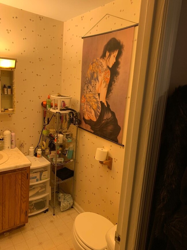 Building Photo - 3 bd/1.5 bath Charming Home just 4 blocks from IU Jacob's School of Music - Available August 2027!