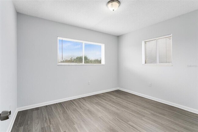 Building Photo - 2000 15th Ct NW